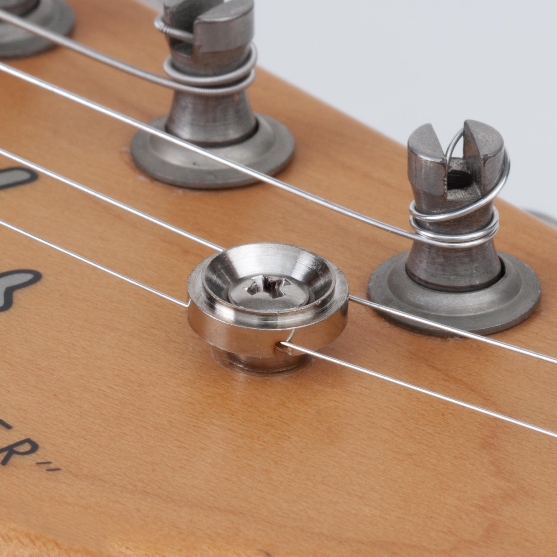 Vintage-Style String Retainer