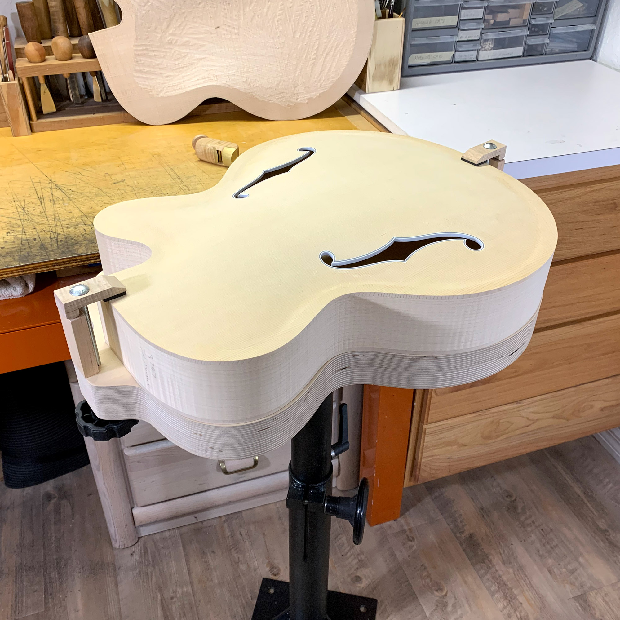 Benedetto Archtop Holding Cradle