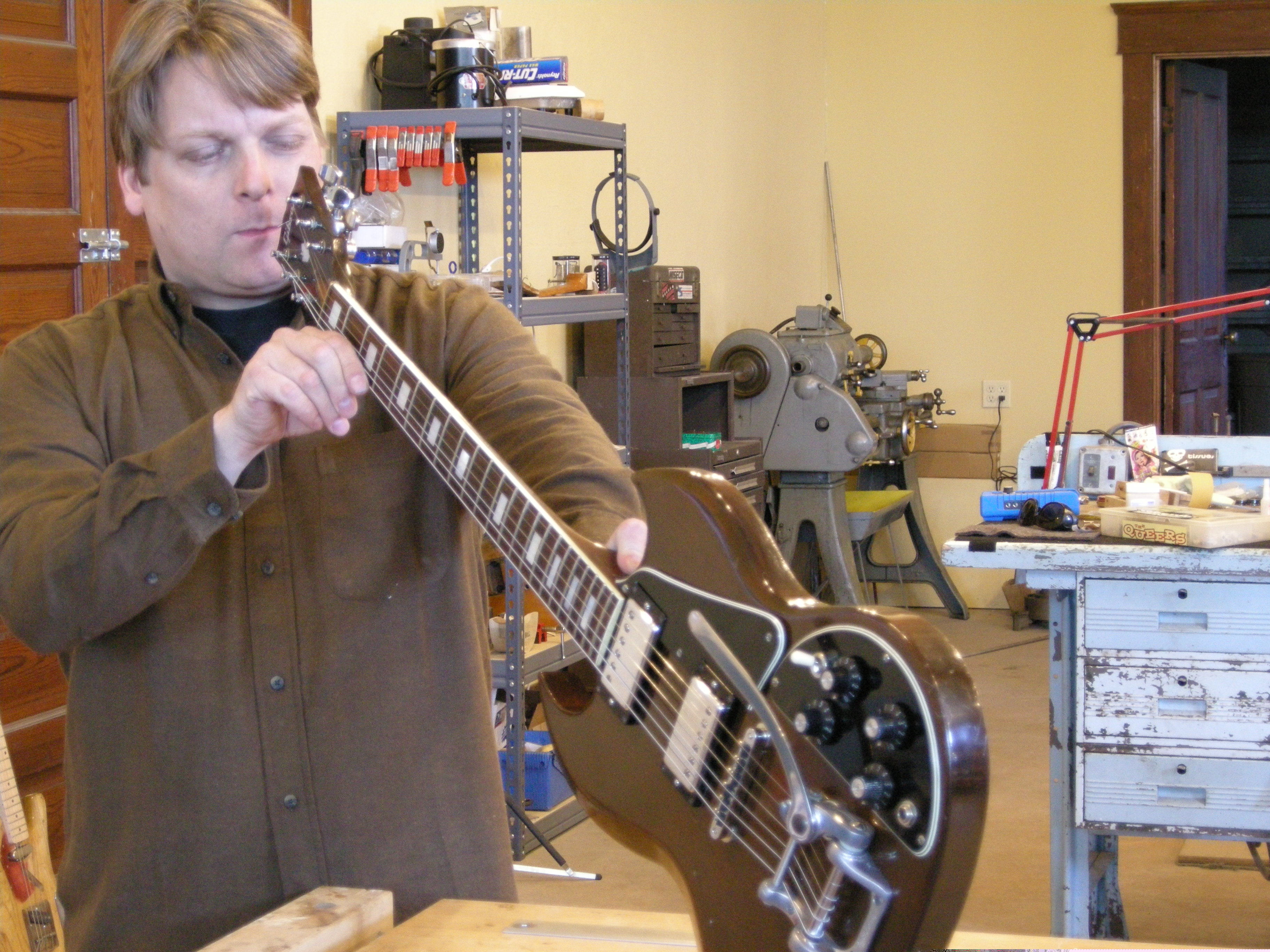 Evaluate the neck's straightness