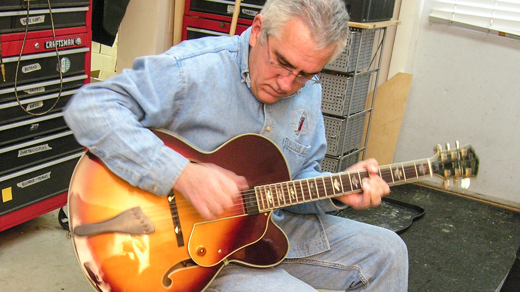 Mixing active and passive pickups in a jazz guitar