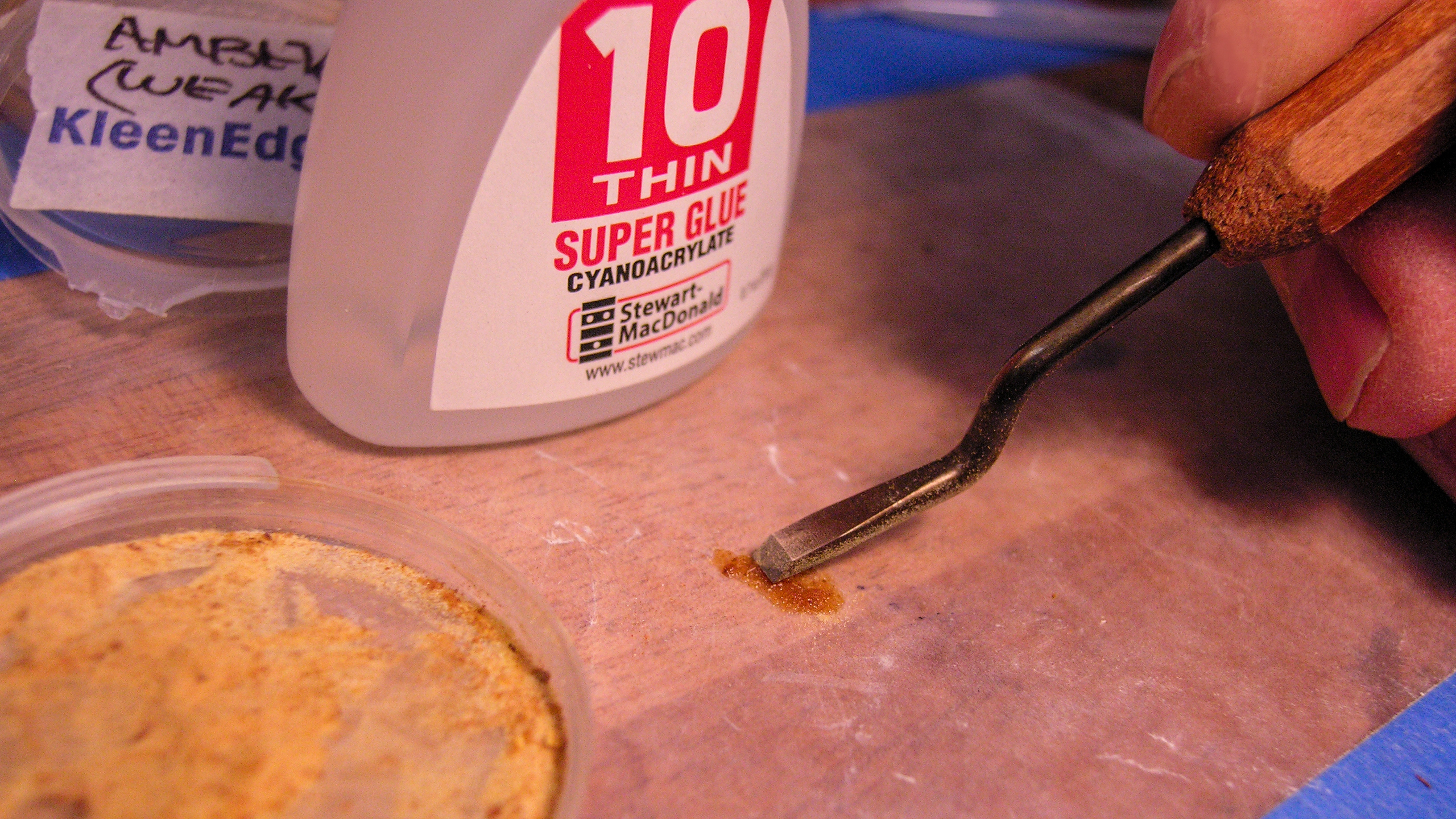 Making custom-colored patching filler baking soda