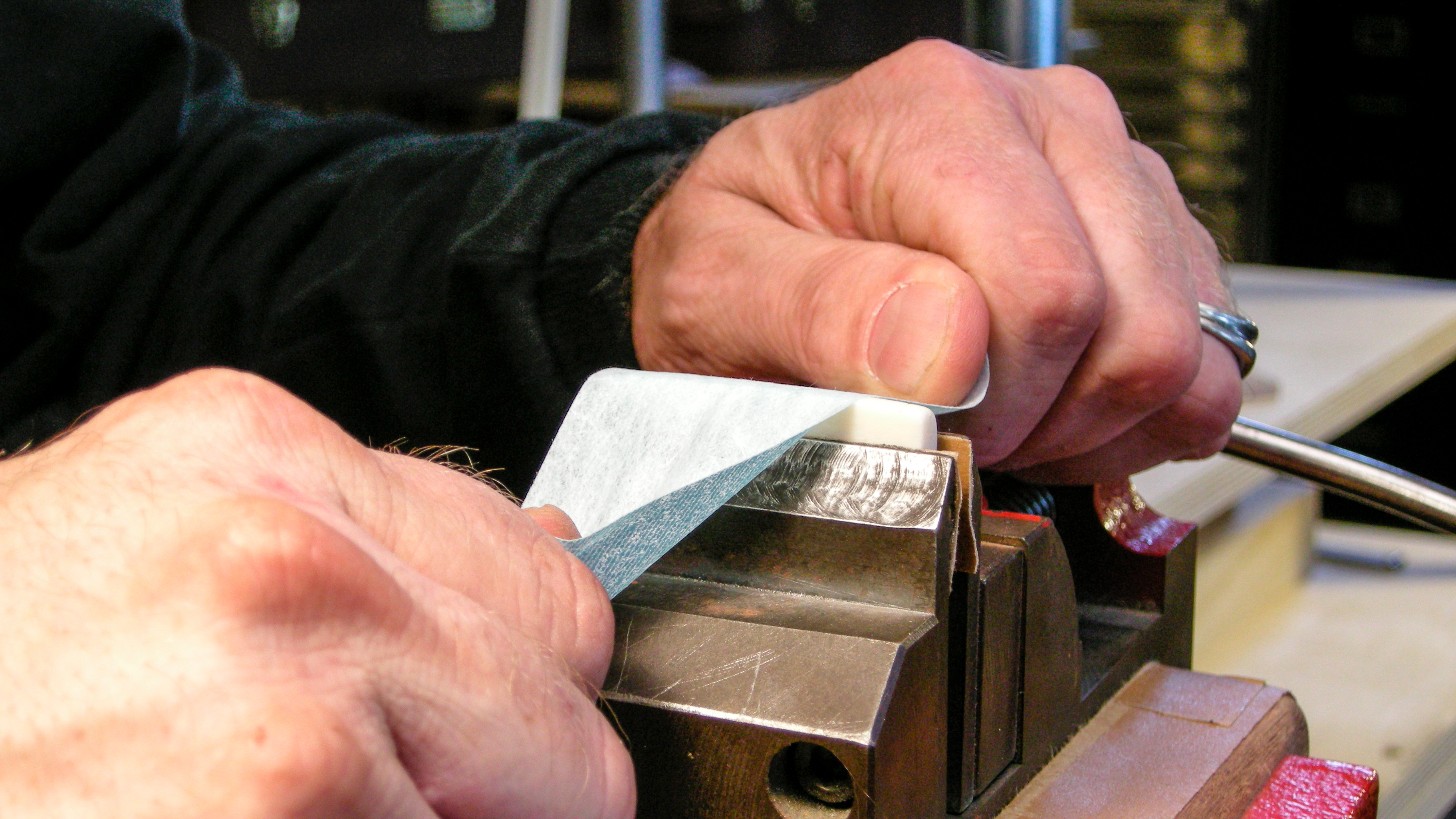 Polishing papers: flexible, reusable abrasives