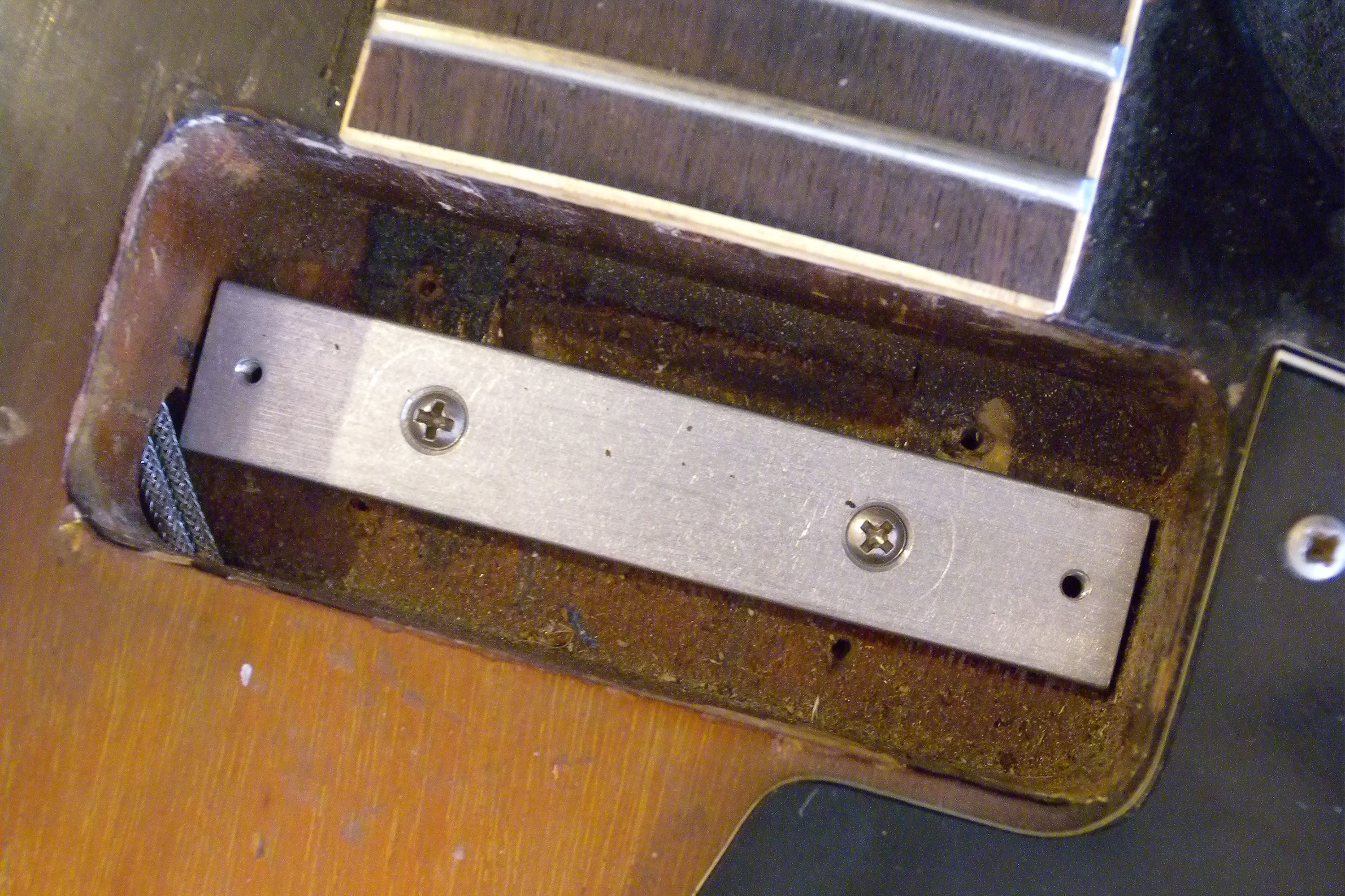 Deluxe Mini Humbucker Mounting Bracket Set Instructions