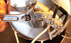 Glue pot thermostat adjusting