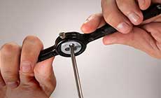 Cutting the thread on a truss rod