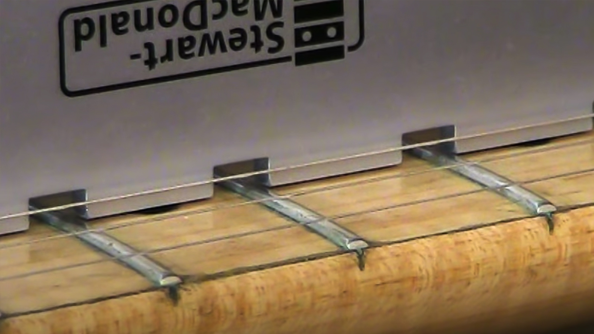 Notched straightedge for guitar or bass