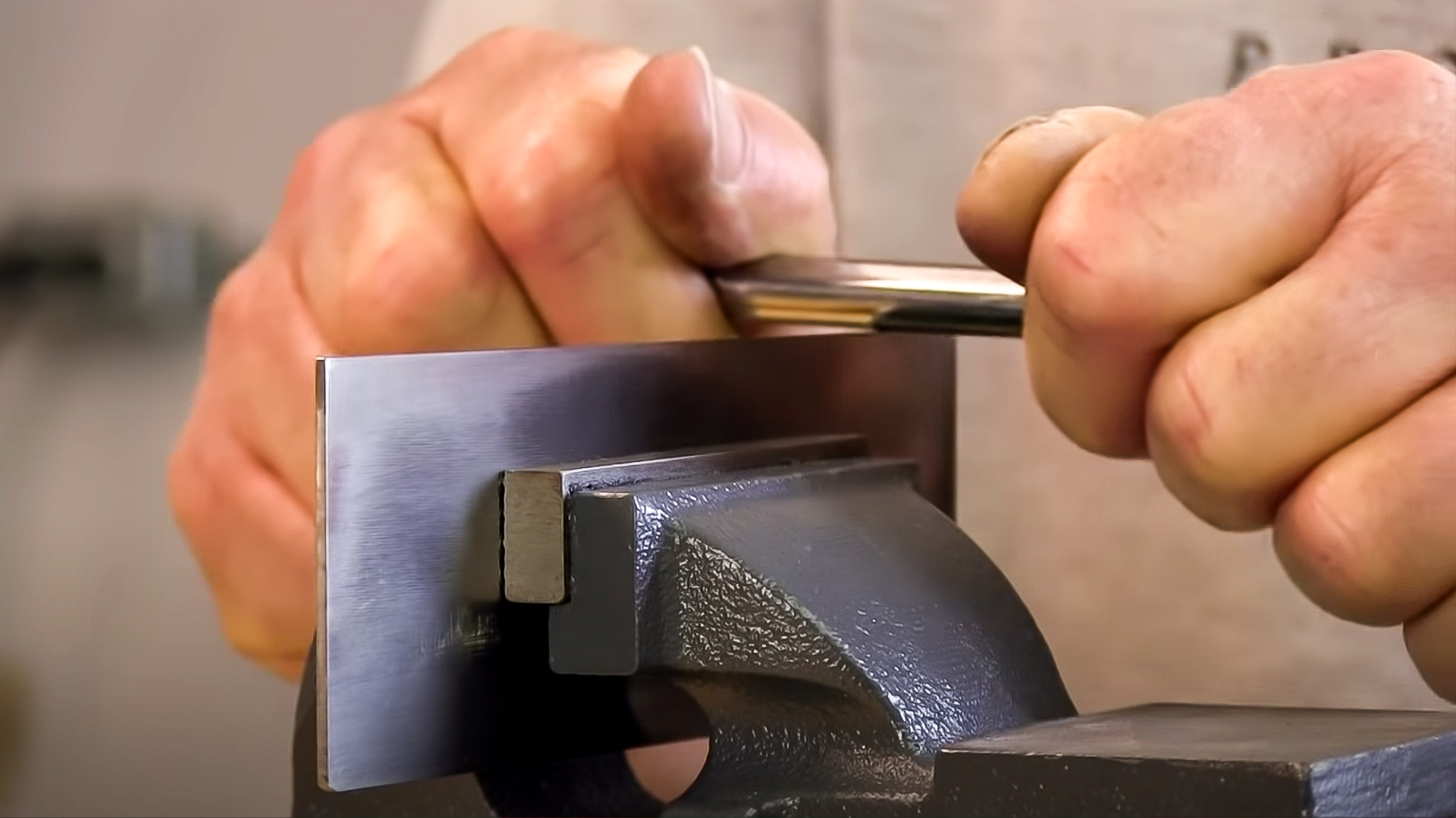 Sharpening scrapers for guitar work: two simple jigs