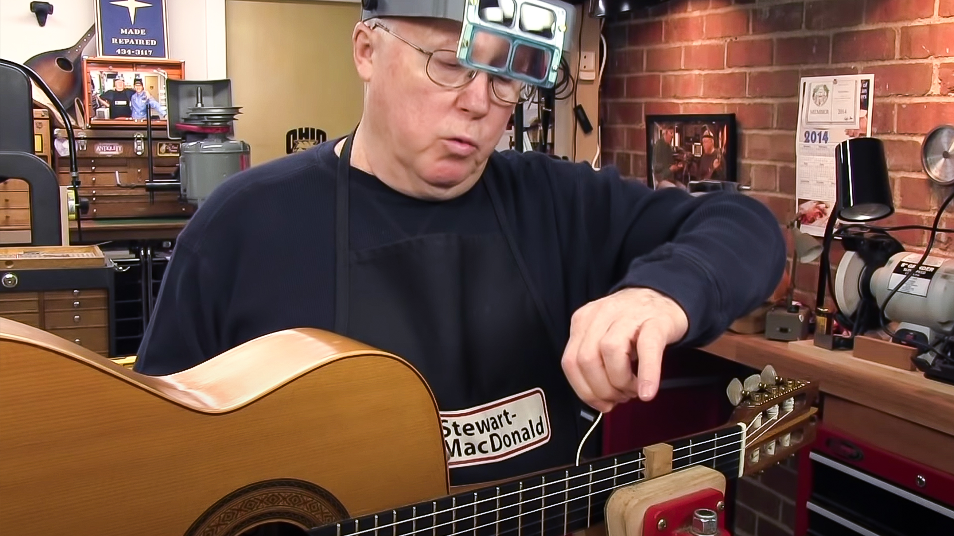 Video: Tips for installing fretboard side dots